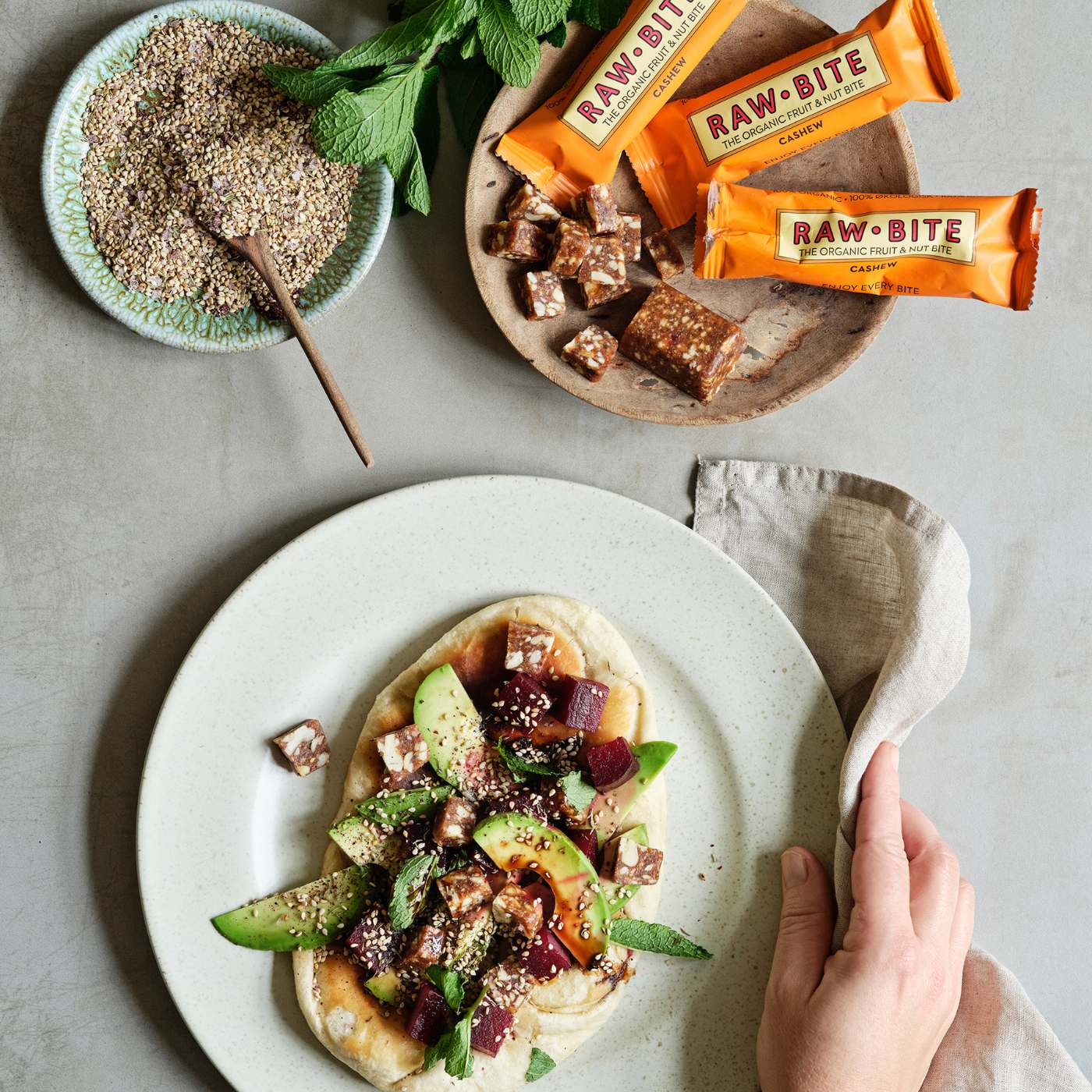 Selbstgemachtes Fladenbrot mit RAWBITE und Zataar