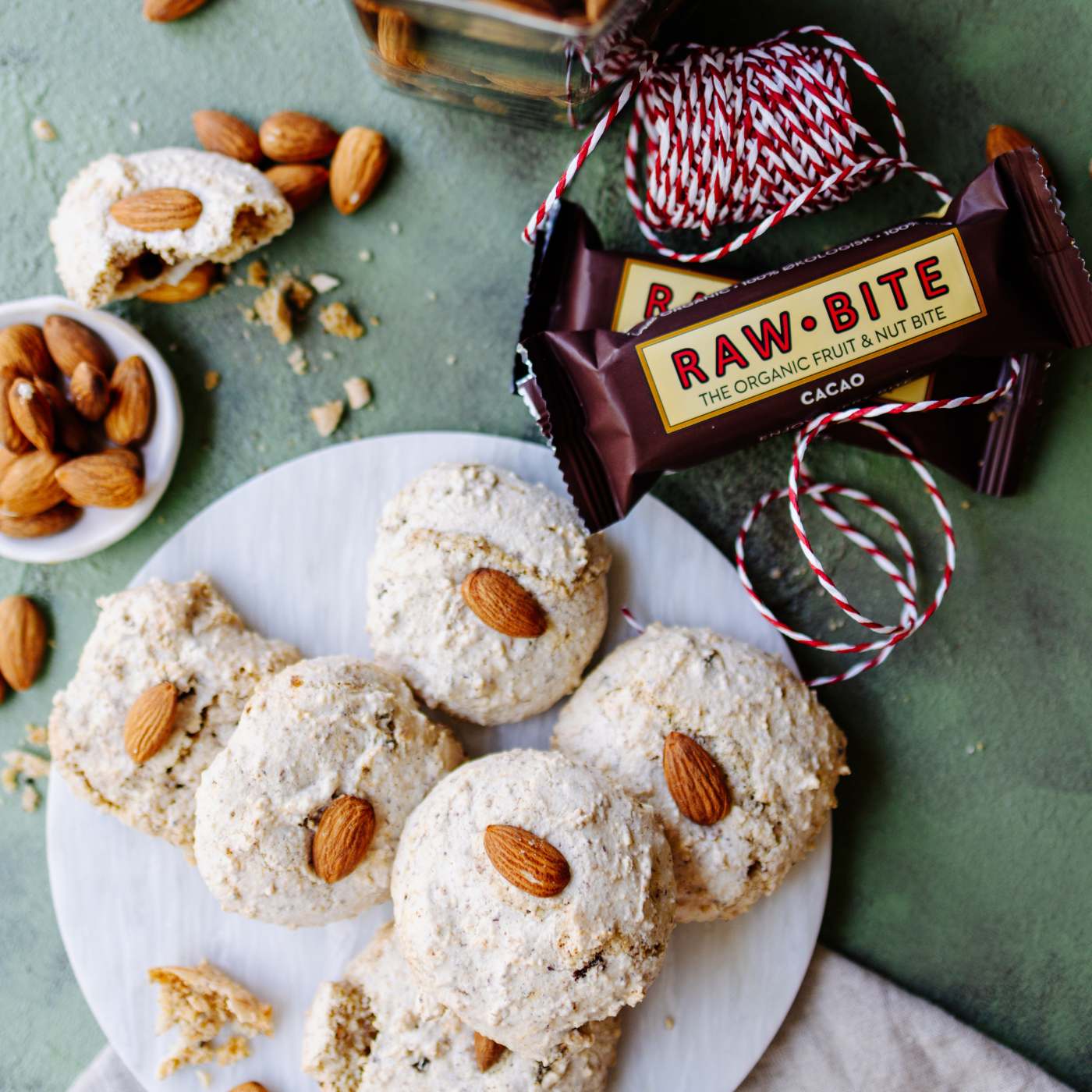 Weihnachtsbäckerei: Vegane Mandelmakronen mit RAWBITE