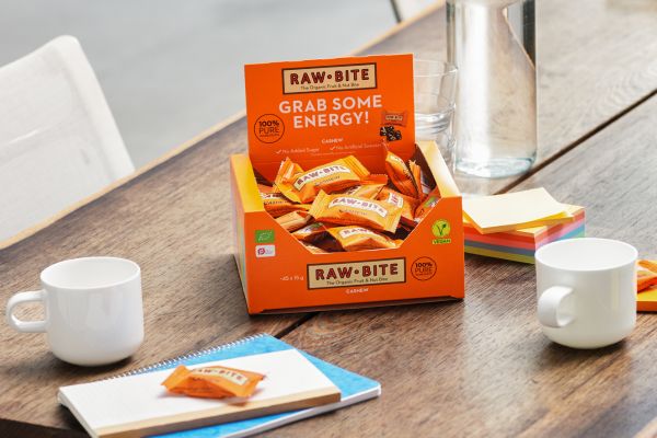RAWBITE Office Box Cashew am Tisch