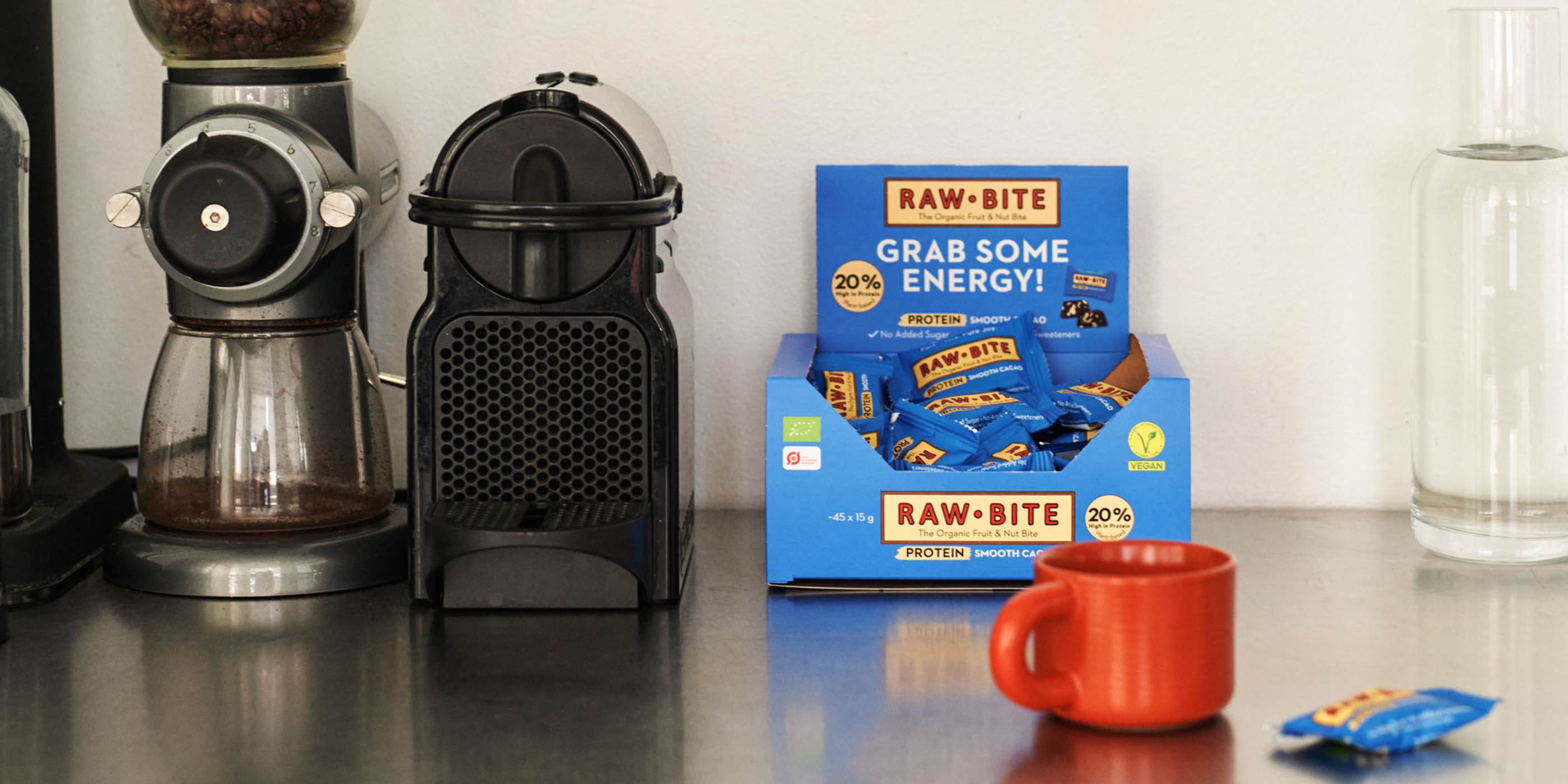 RAWBITE Protein Smooth Cacao Office Box mit Kaffemaschine