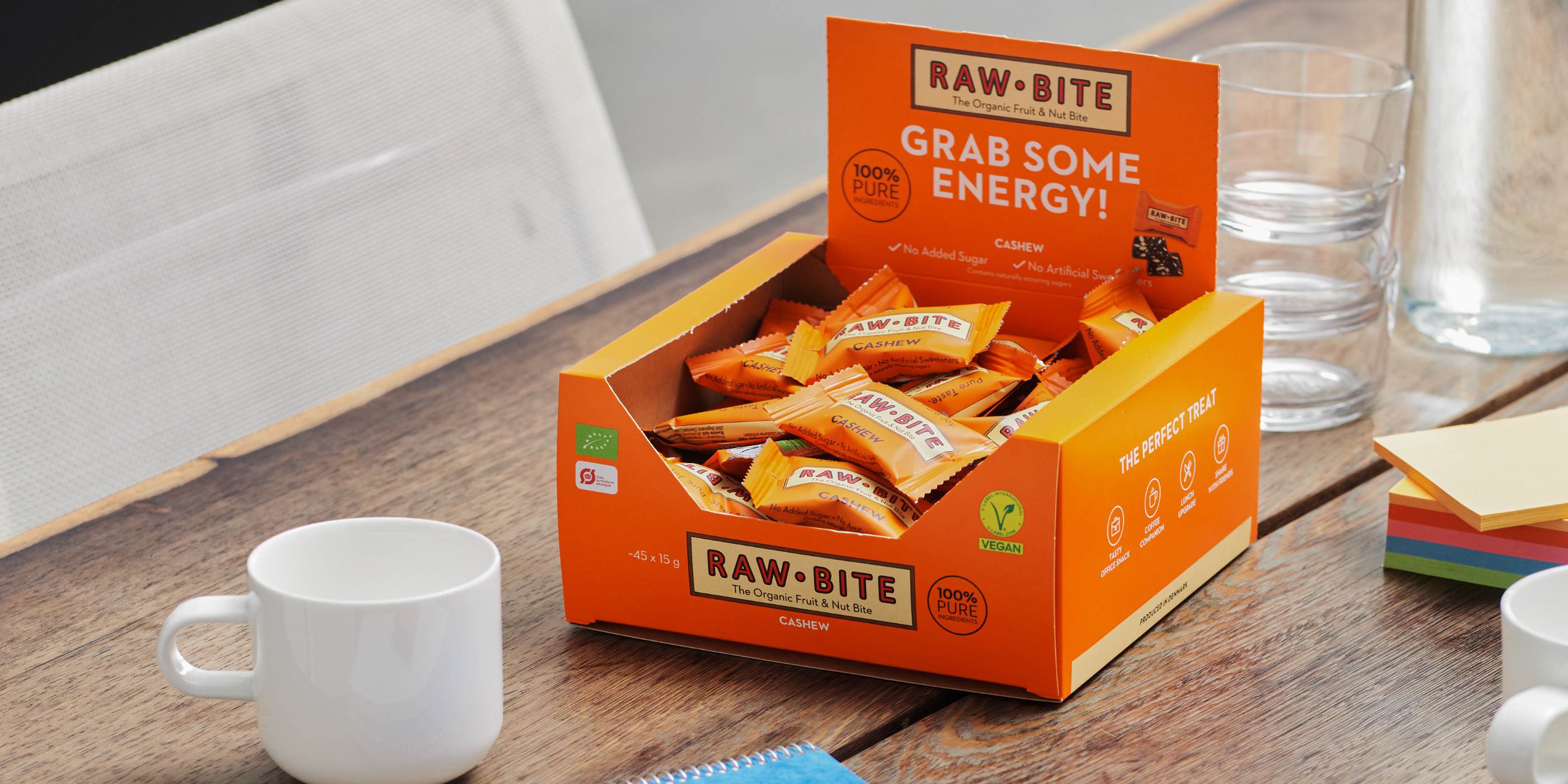 RAWBITE Office Box Cashew geöffnet