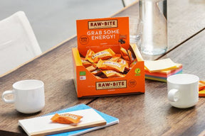 RAWBITE Office Box Cashew am Tisch